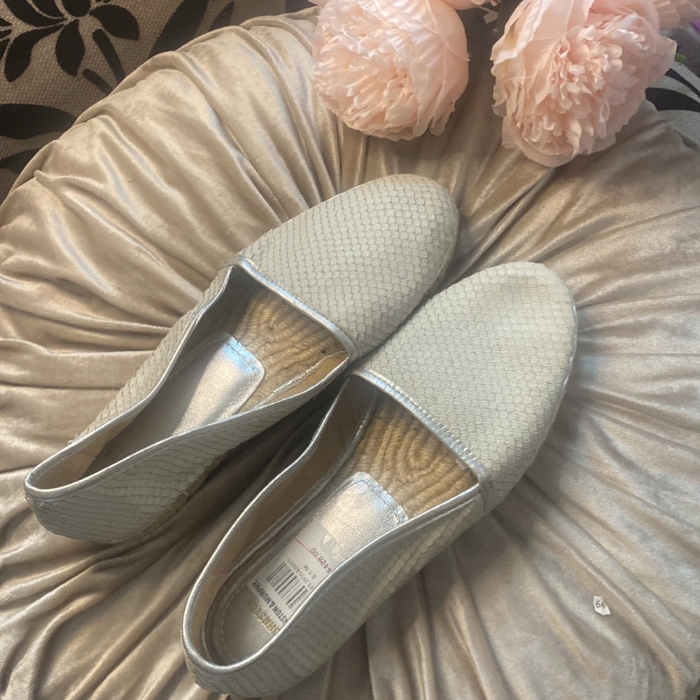 🎀 Johnston & Murphy grayish sandals 8 1/5 Never Used flats espadrilles